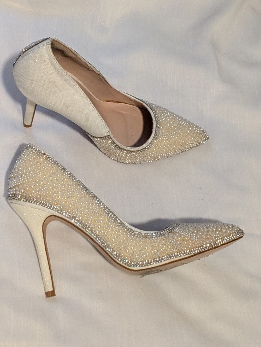 Elegant Women's Crystal Pointed-Toe Pumps in Ivory Sz 8.5